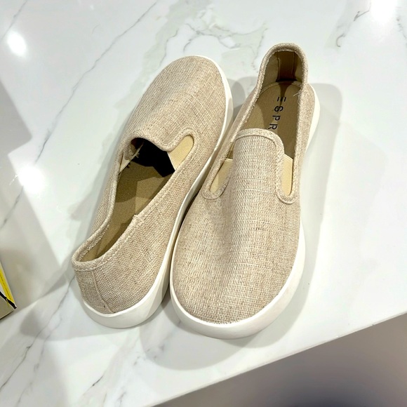 Esprit linen slip-on. Bought based on box size 6.5 wrong size. Shoe size is 7.5 - Picture 1 of 4